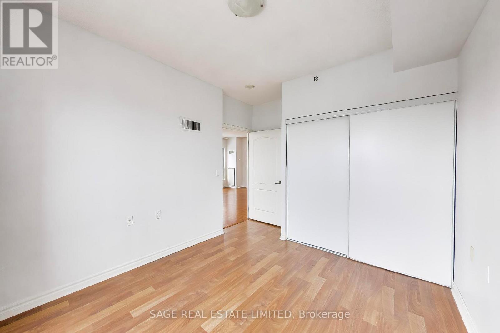 902 - 810 Scollard Court, Mississauga, Ontario  L5V 0A4 - Photo 21 - W12909746