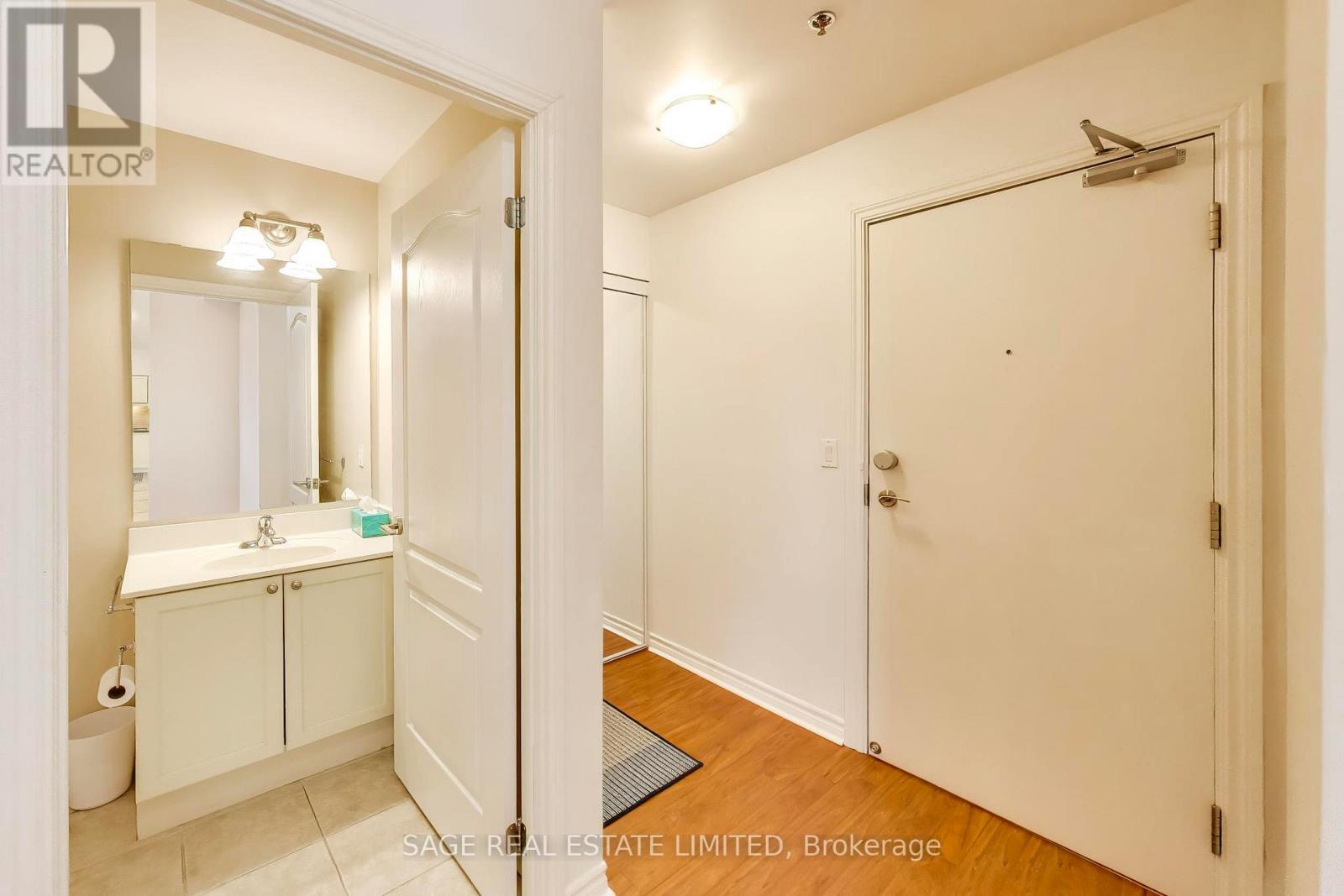 902 - 810 Scollard Court, Mississauga, Ontario  L5V 0A4 - Photo 22 - W12909746