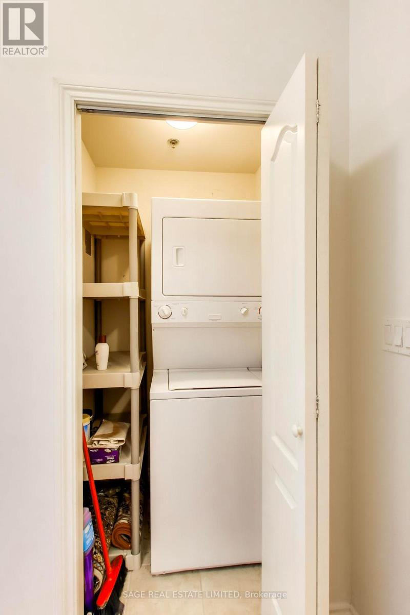 902 - 810 Scollard Court, Mississauga, Ontario  L5V 0A4 - Photo 24 - W12909746