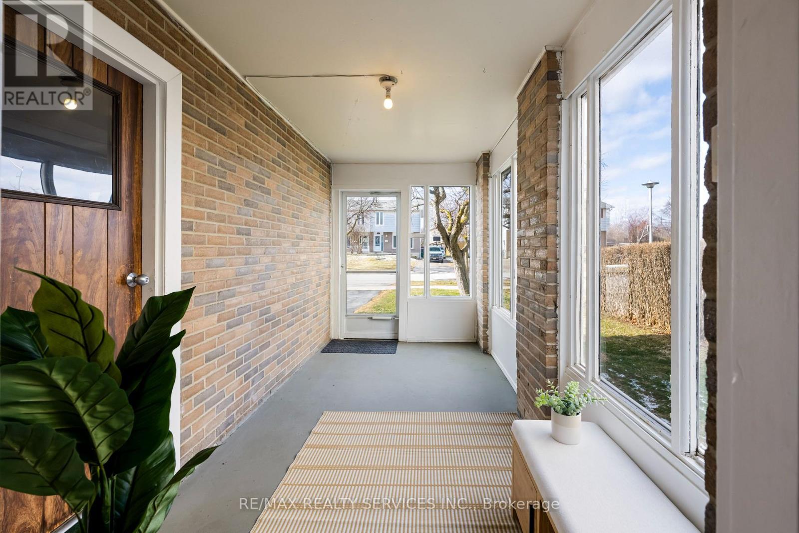 6 Glenridge Road, Brampton, Ontario  L6S 1N3 - Photo 5 - W12909752