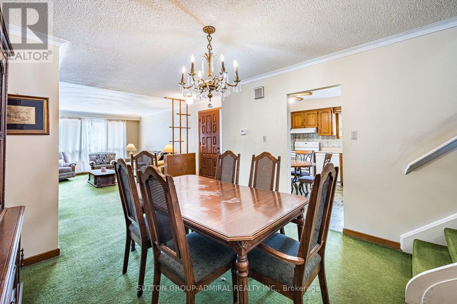 92 Redgrave Drive, Toronto, Ontario  M9R 3V3 - Photo 10 - W12909776