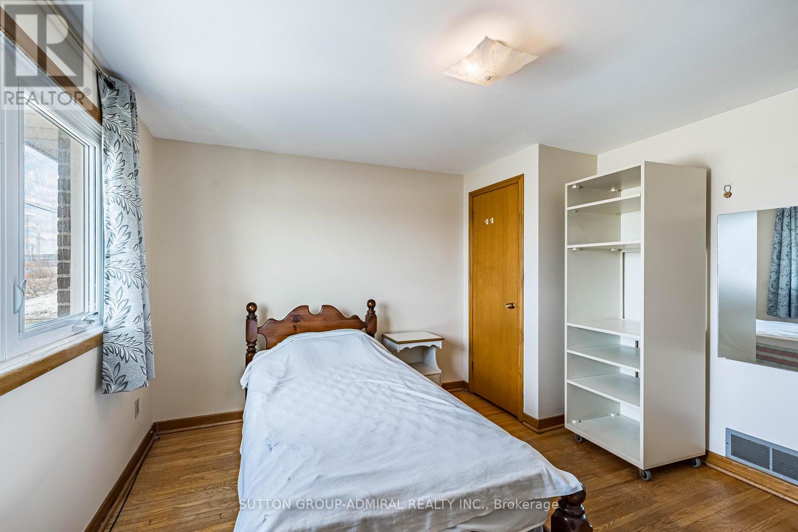 92 Redgrave Drive, Toronto, Ontario  M9R 3V3 - Photo 17 - W12909776