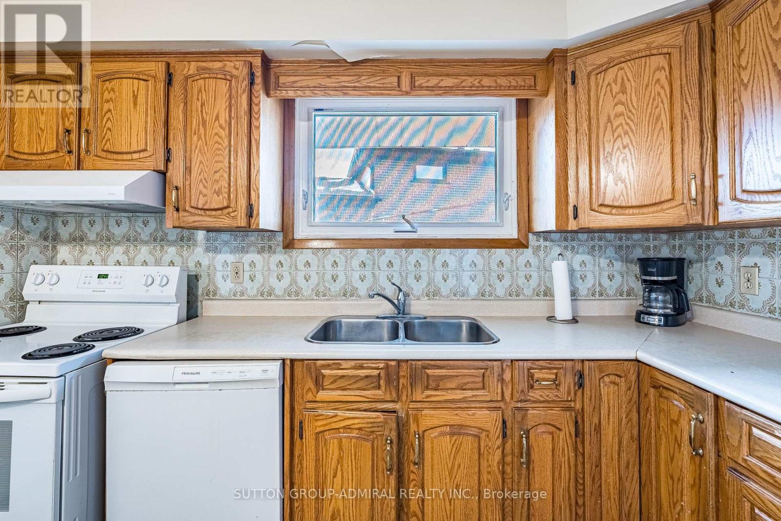 92 Redgrave Drive, Toronto, Ontario  M9R 3V3 - Photo 22 - W12909776