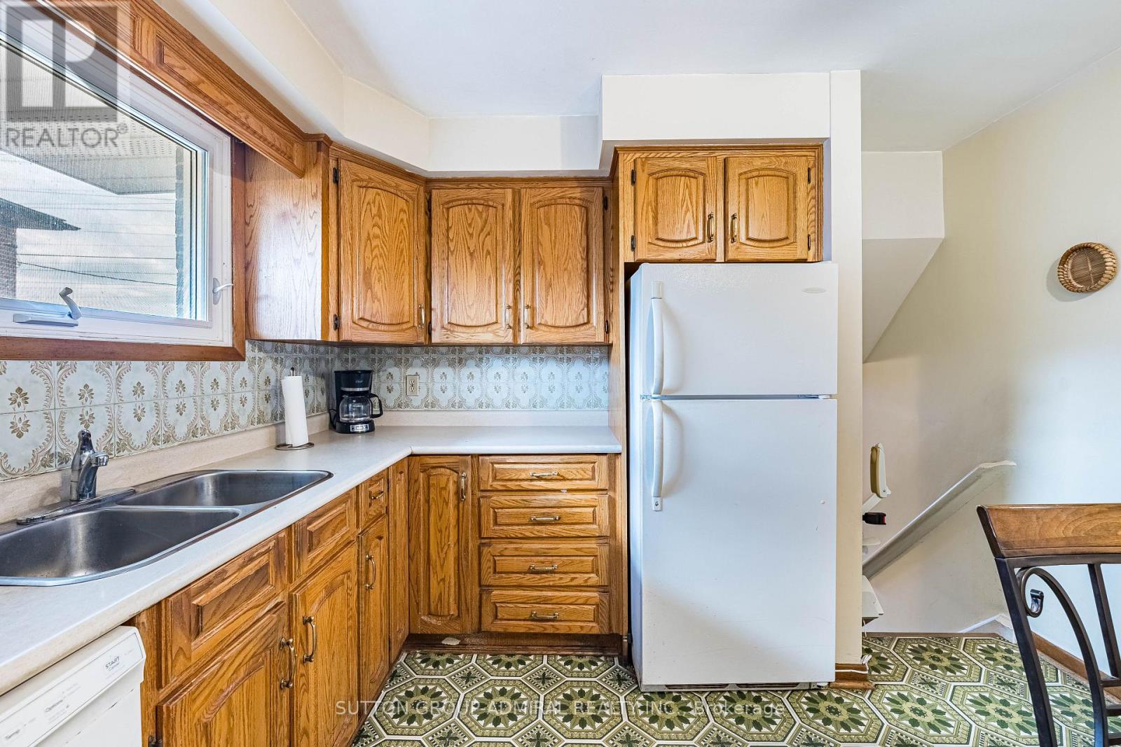 92 Redgrave Drive, Toronto, Ontario  M9R 3V3 - Photo 25 - W12909776