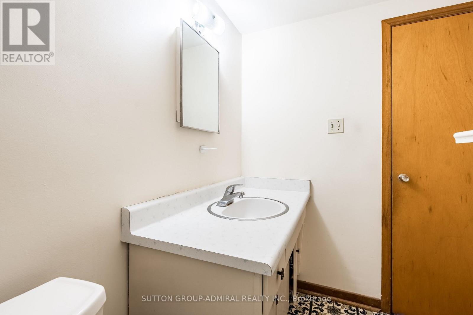 92 Redgrave Drive, Toronto, Ontario  M9R 3V3 - Photo 35 - W12909776