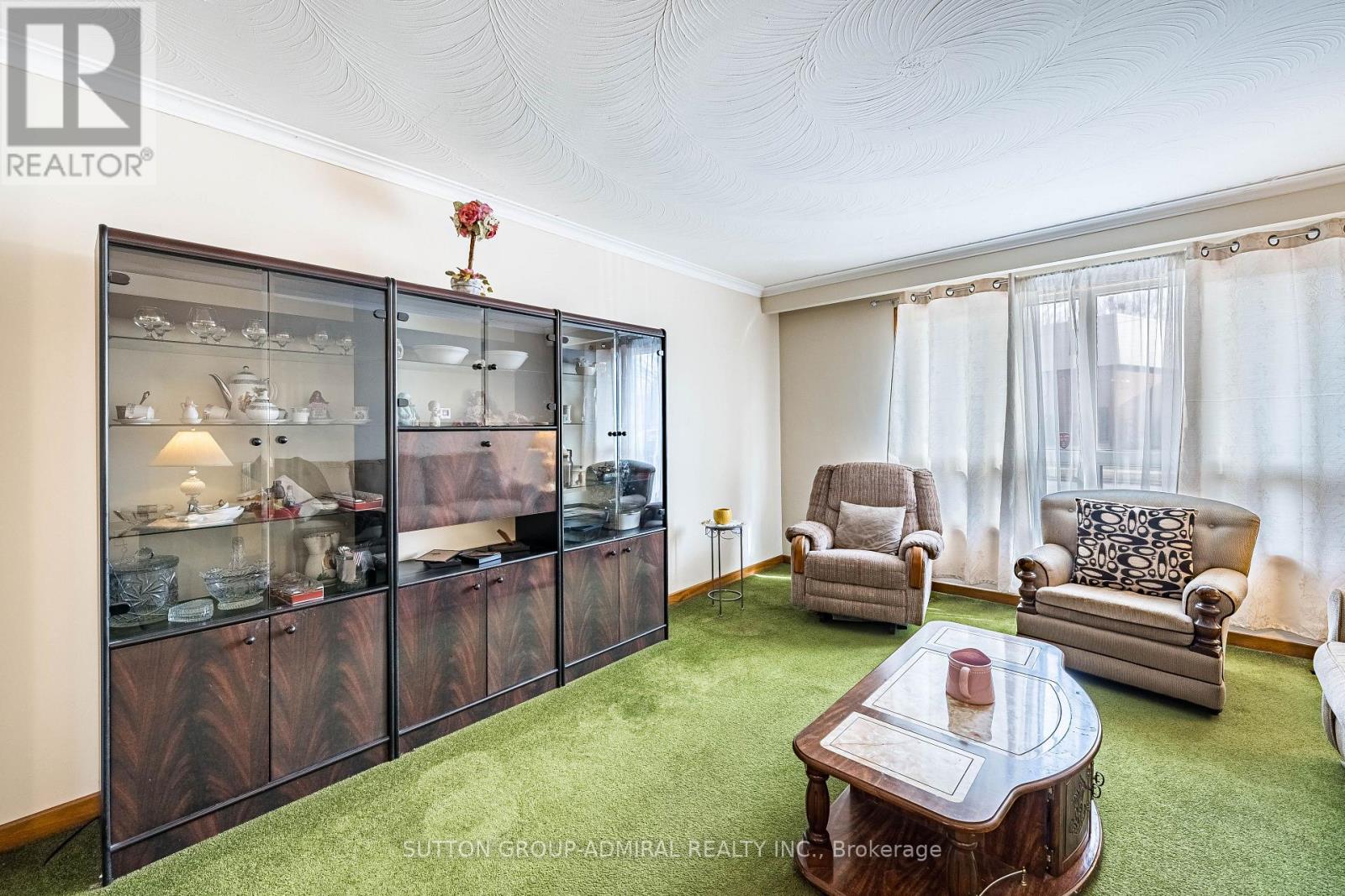 92 Redgrave Drive, Toronto, Ontario  M9R 3V3 - Photo 4 - W12909776