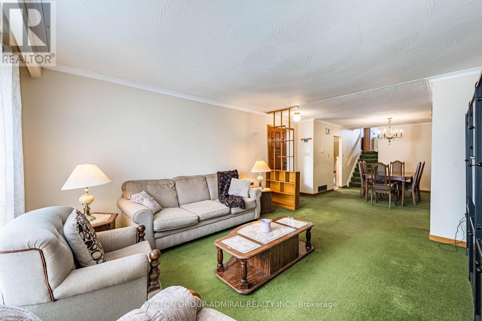 92 Redgrave Drive, Toronto, Ontario  M9R 3V3 - Photo 5 - W12909776