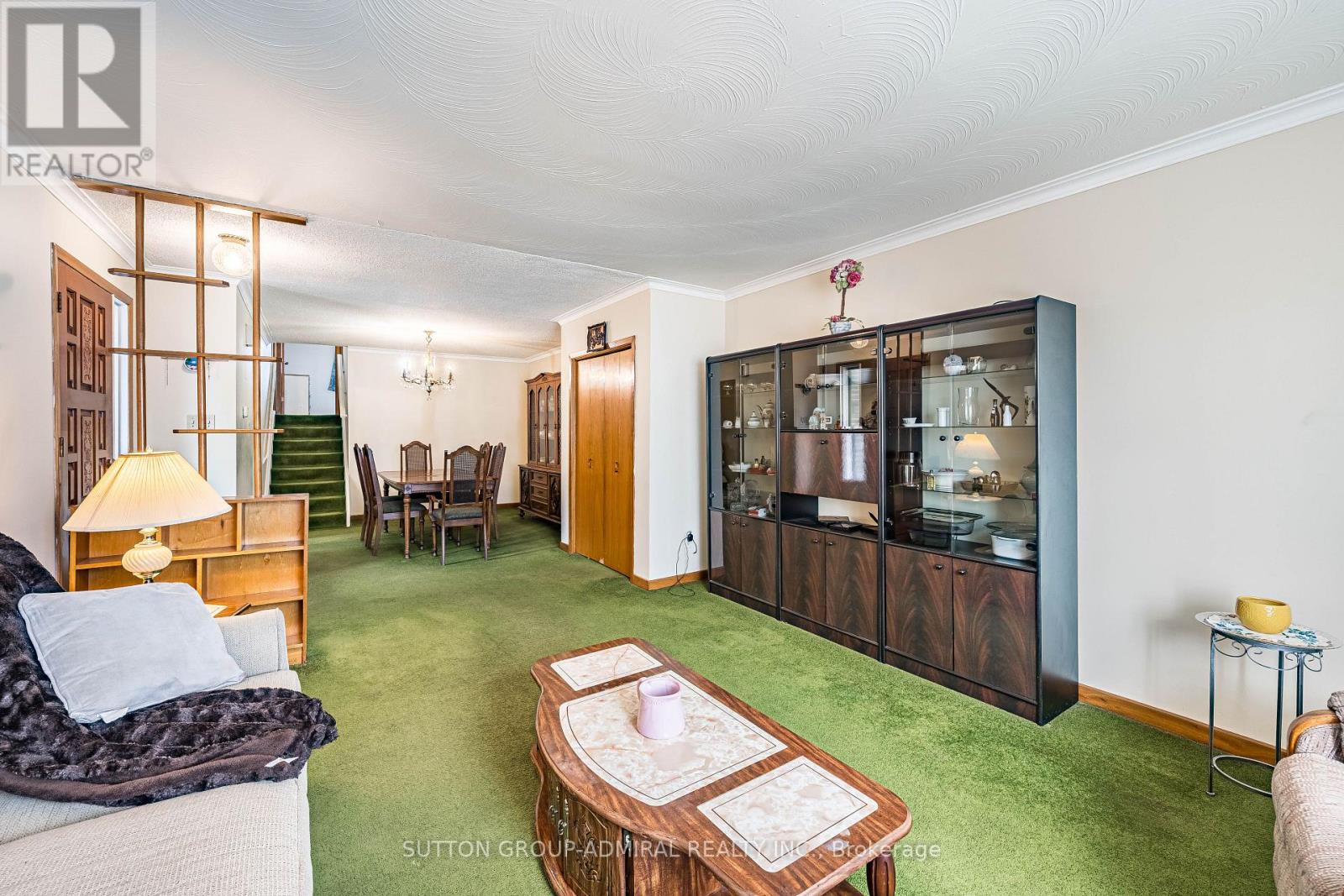 92 Redgrave Drive, Toronto, Ontario  M9R 3V3 - Photo 6 - W12909776