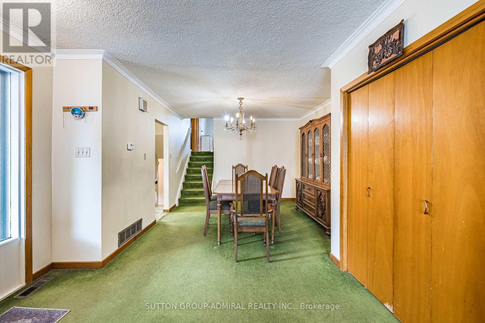 92 Redgrave Drive, Toronto, Ontario  M9R 3V3 - Photo 7 - W12909776