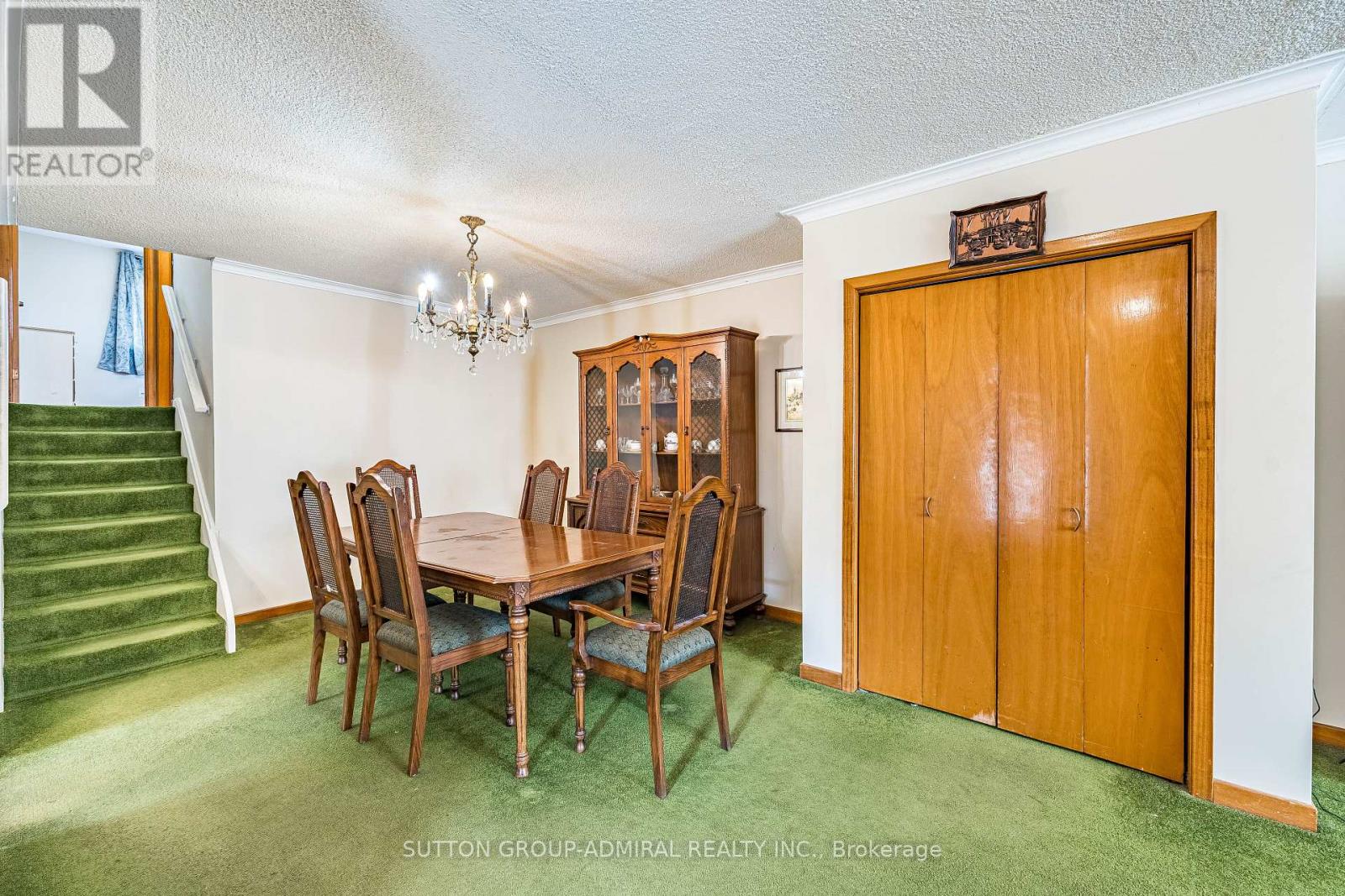 92 Redgrave Drive, Toronto, Ontario  M9R 3V3 - Photo 8 - W12909776