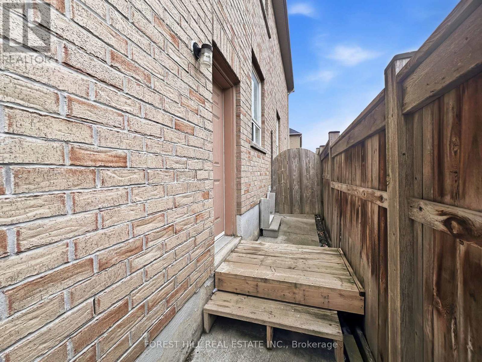 Bsmt - 51 Hadfield Circle, Brampton (Sandringham-Wellington), Ontario  L6R 0N6 - Photo 16 - W12909800