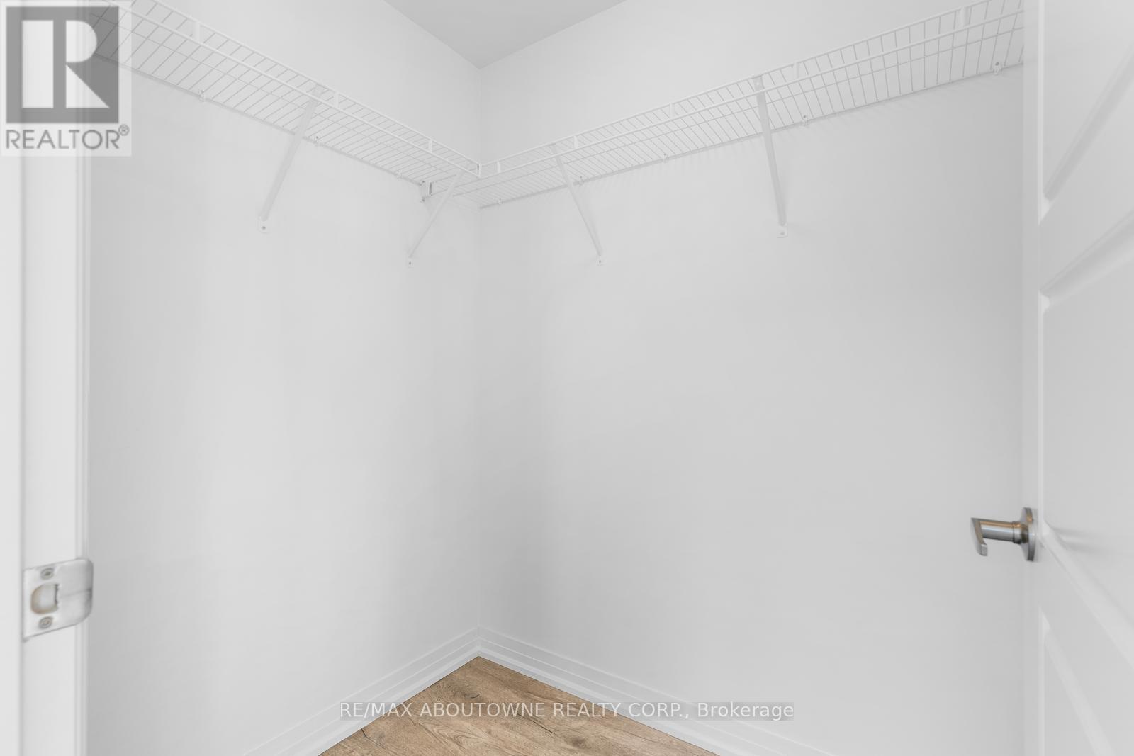 403 - 3285 Carding Mill Trail, Oakville, Ontario  L6M 1S1 - Photo 7 - W12909808