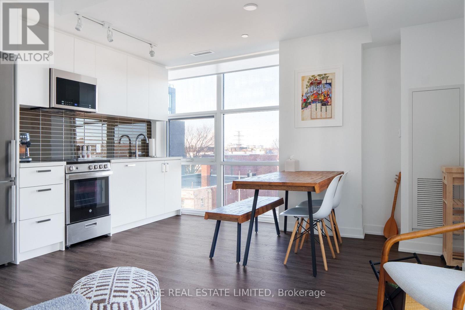 422 - 1787 St Clair Avenue W, Toronto (Weston-Pellam Park), Ontario  M6N 0B7 - Photo 2 - W12909824