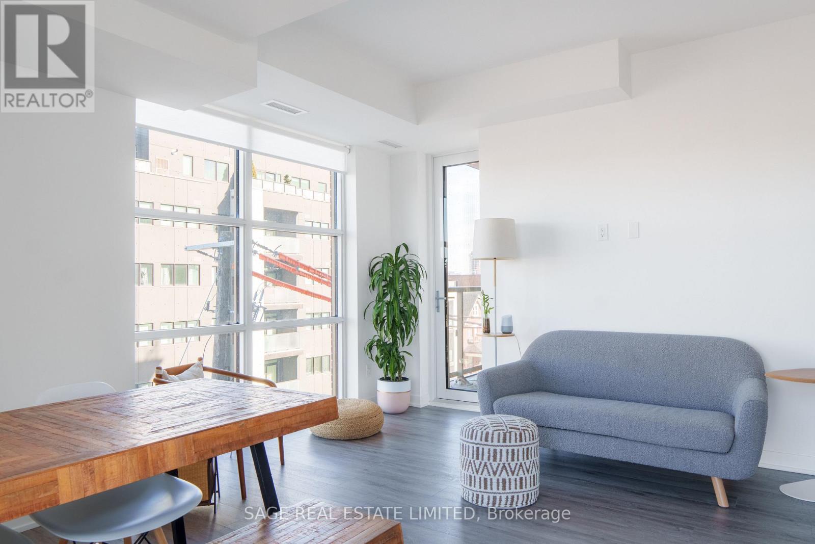 422 - 1787 St Clair Avenue W, Toronto (Weston-Pellam Park), Ontario  M6N 0B7 - Photo 5 - W12909824