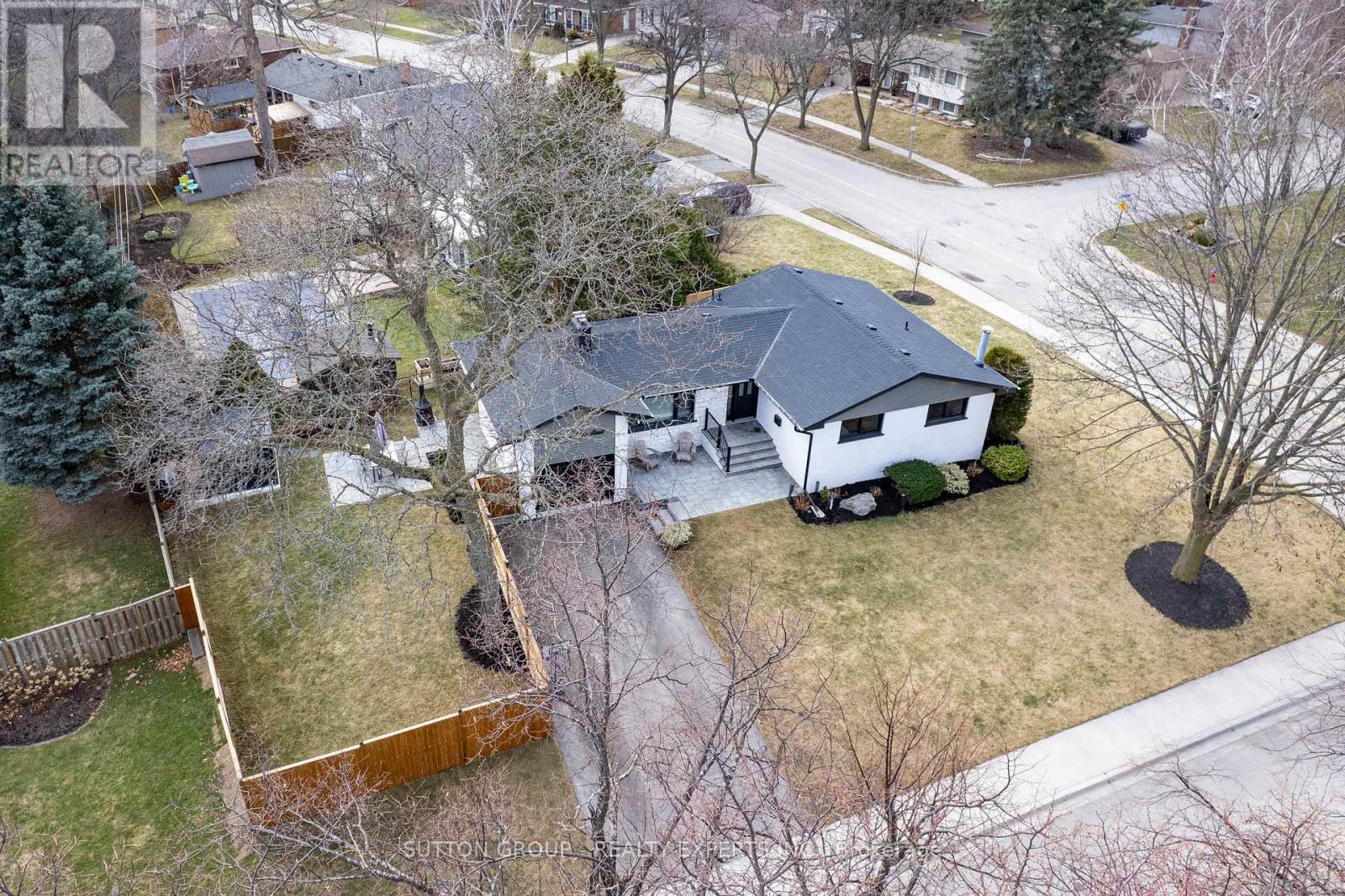 1484 Moss Glen Road, Burlington, Ontario  L7P 2C3 - Photo 2 - W12909884