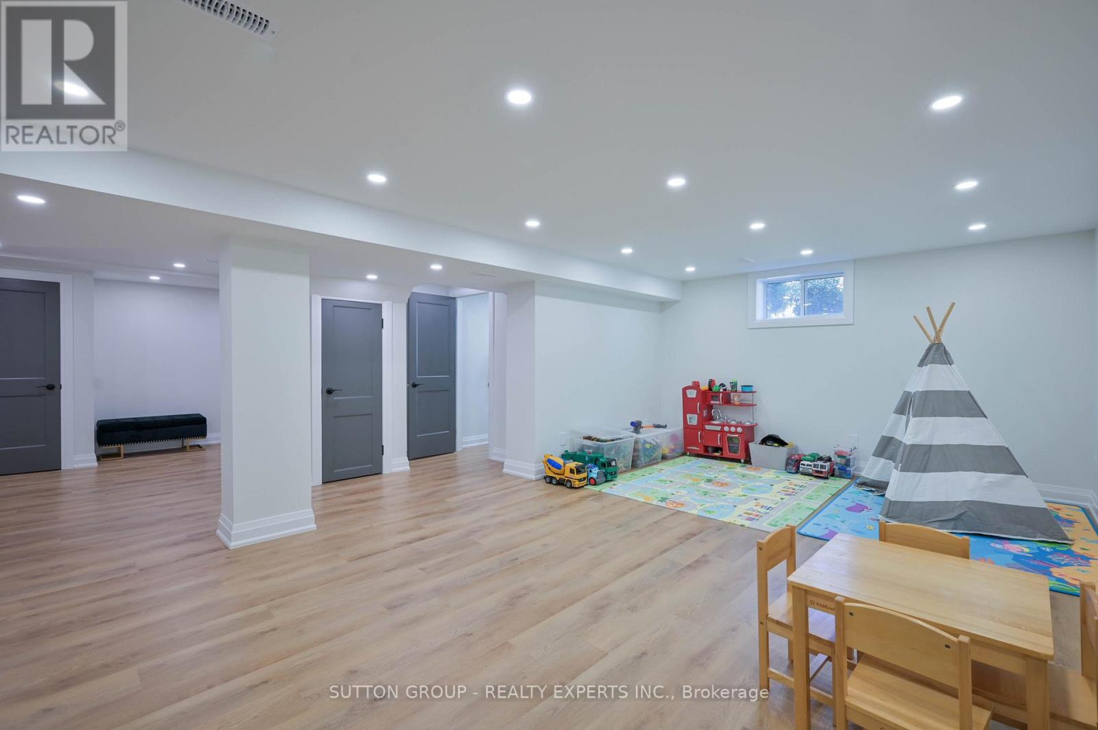 1484 Moss Glen Road, Burlington, Ontario  L7P 2C3 - Photo 28 - W12909884