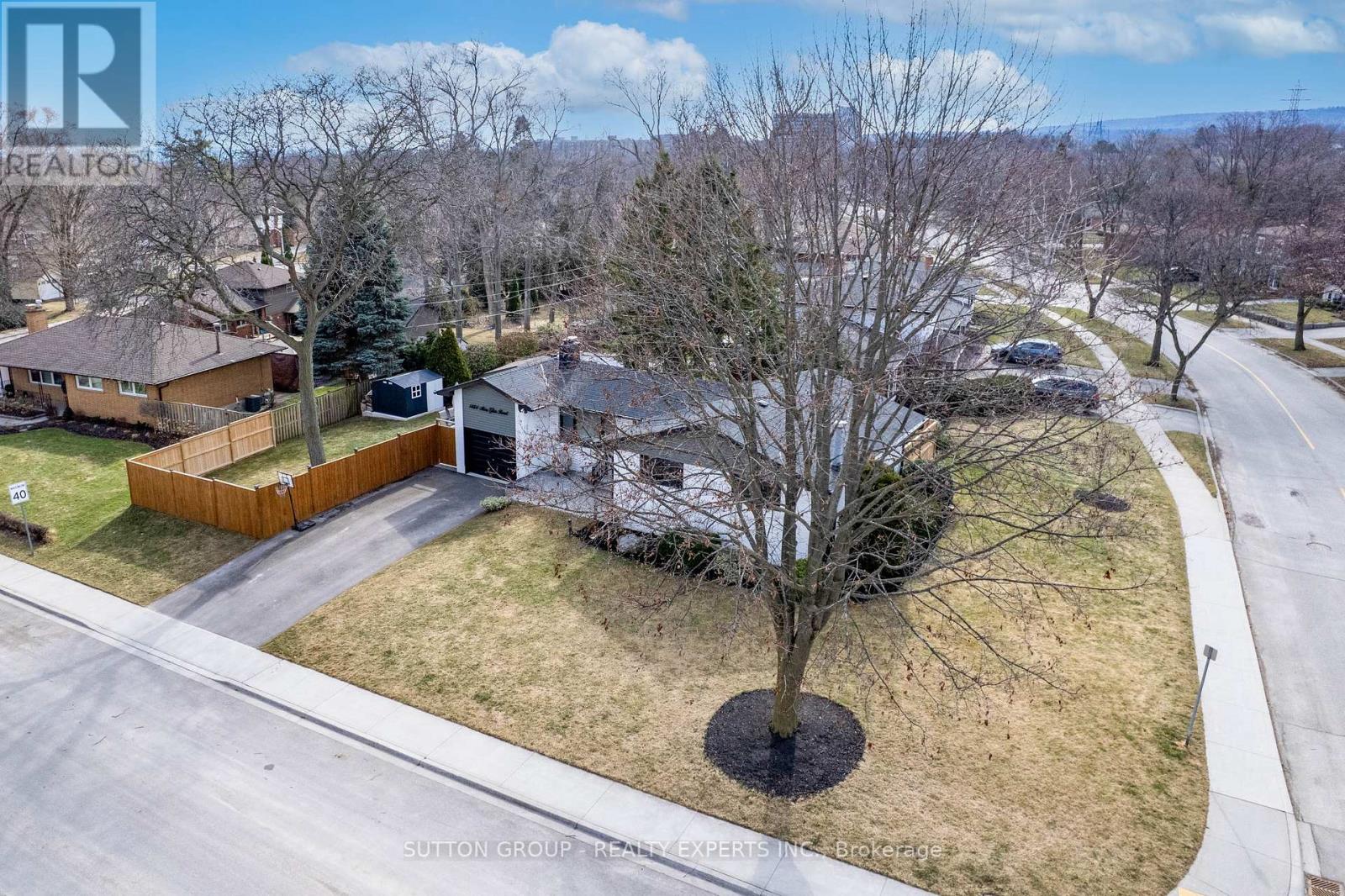 1484 Moss Glen Road, Burlington, Ontario  L7P 2C3 - Photo 4 - W12909884