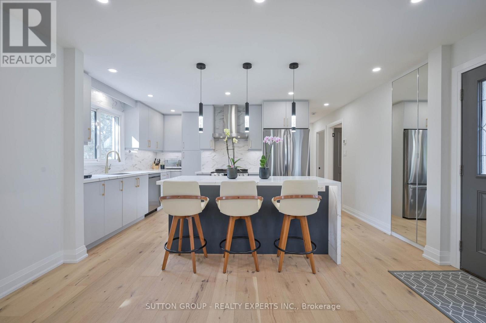 1484 Moss Glen Road, Burlington, Ontario  L7P 2C3 - Photo 9 - W12909884