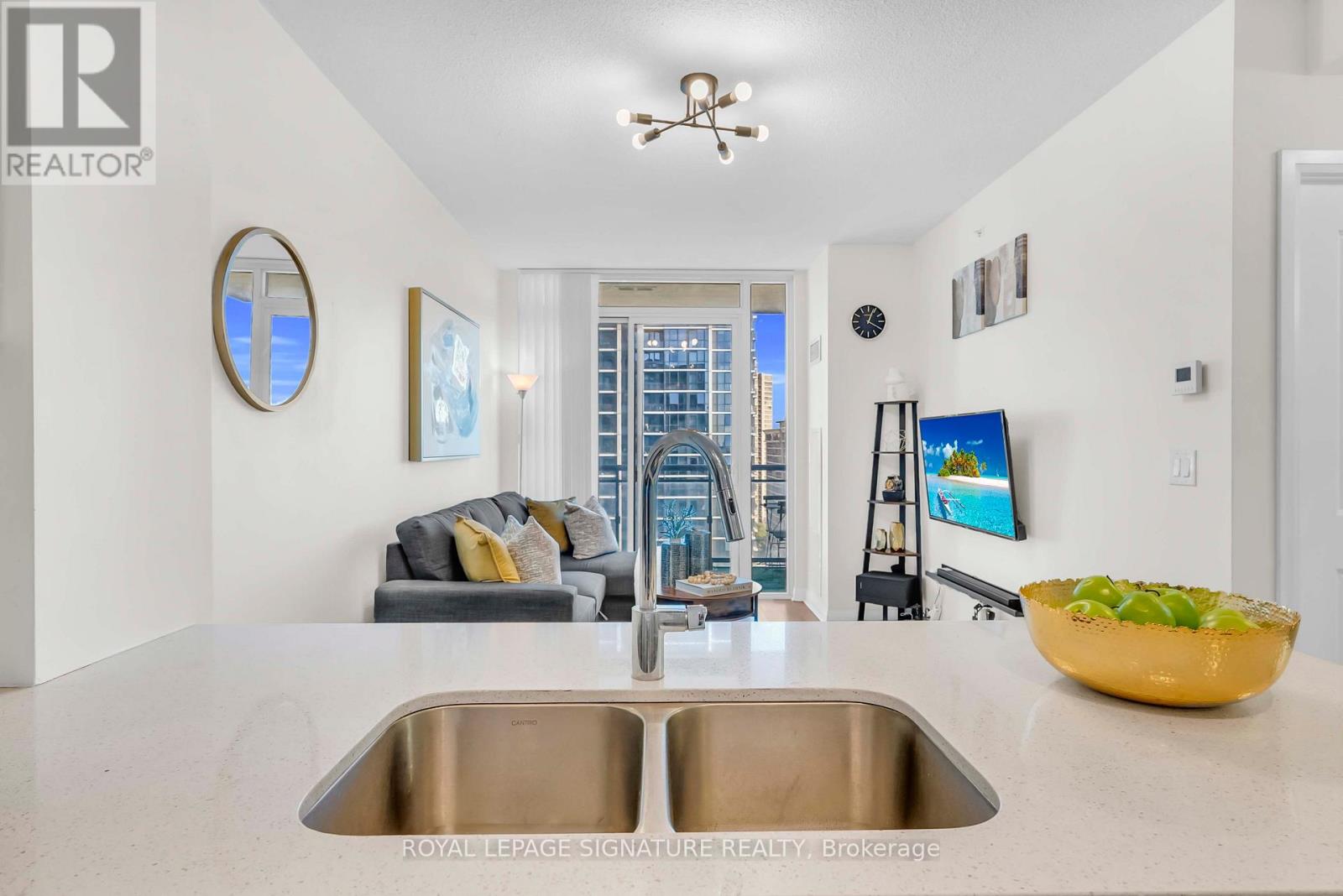 1811 - 5033 Four Springs Avenue, Mississauga (Hurontario), Ontario  L5R 0G6 - Photo 7 - W12909888