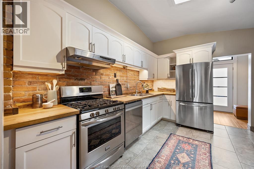 817 Monmouth, Windsor, Ontario  N8Y 3L5 - Photo 9 - 26005920