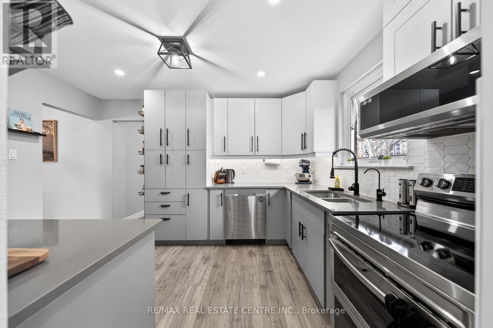 1212 Mary Avenue, Cambridge, Ontario  N3H 4N7 - Photo 6 - X12909844