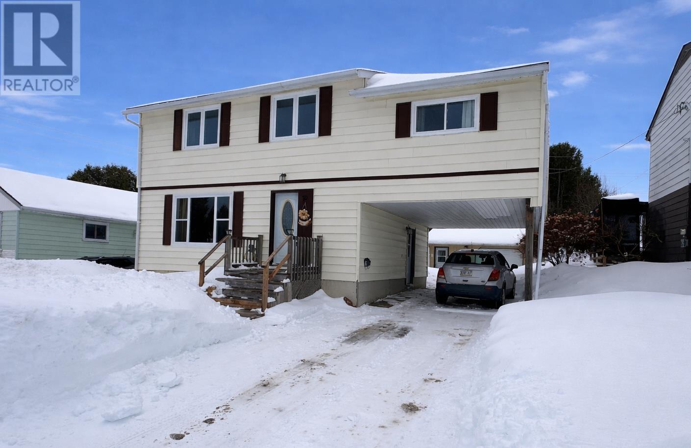 70 Roman Ave, Elliot Lake, Ontario  P5A 1S1 - Photo 2 - SM260515