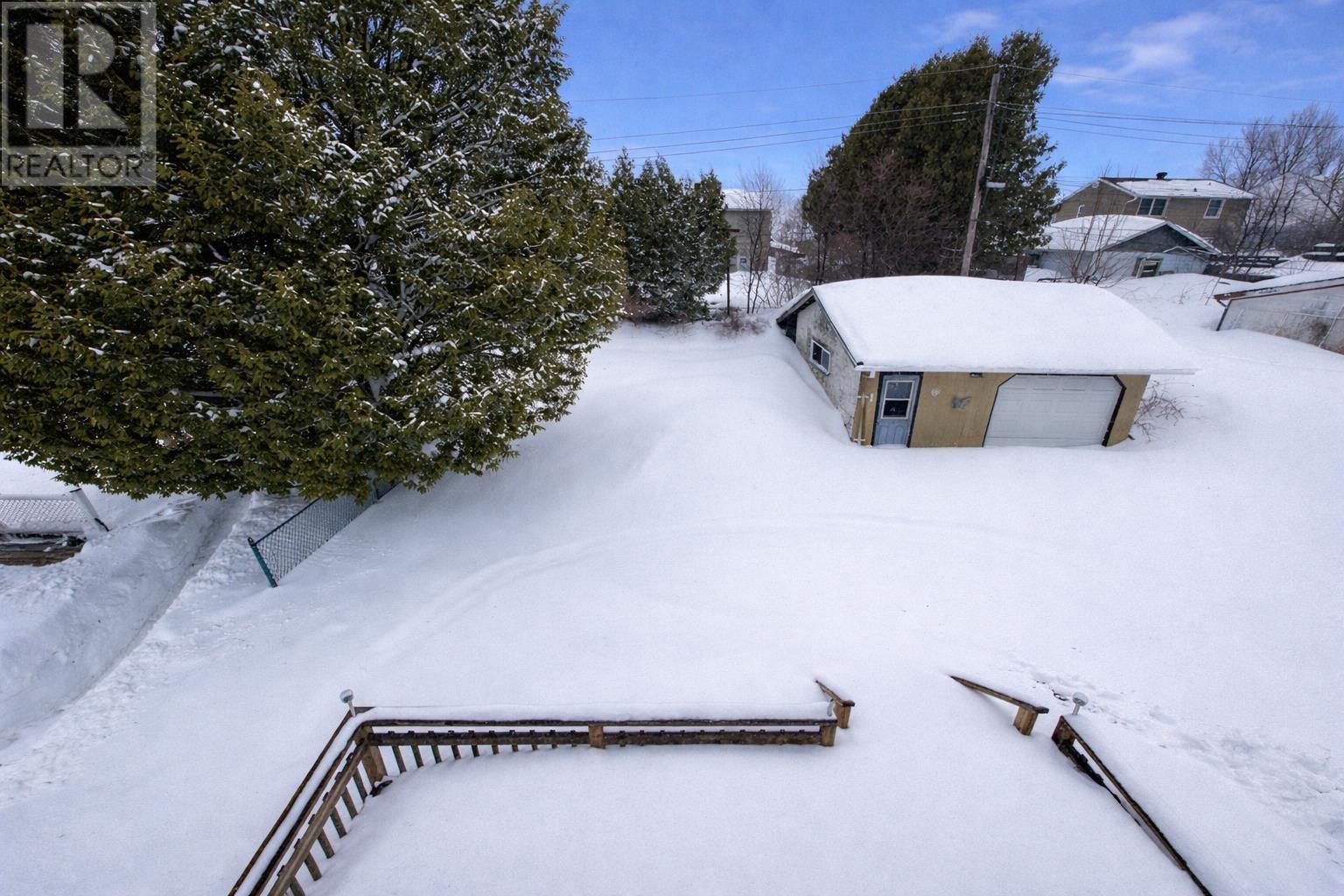 70 Roman Ave, Elliot Lake, Ontario  P5A 1S1 - Photo 3 - SM260515