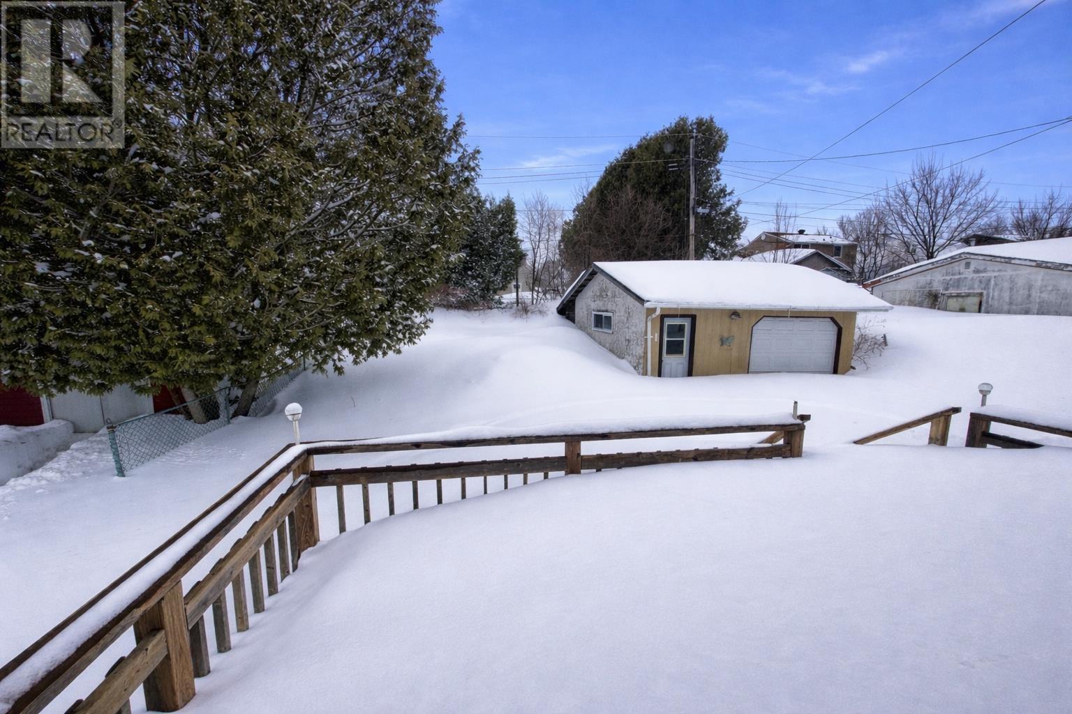 70 Roman Ave, Elliot Lake, Ontario  P5A 1S1 - Photo 4 - SM260515