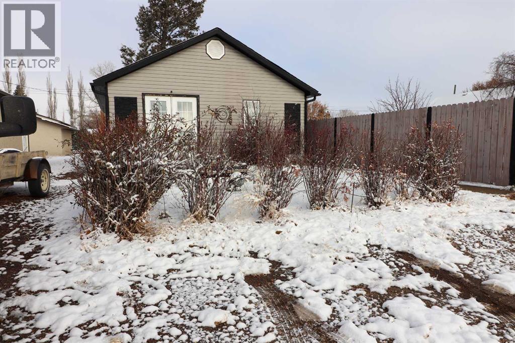 8 Railway Avenue E, Schuler, Alberta  T0J 3B0 - Photo 2 - A2274402