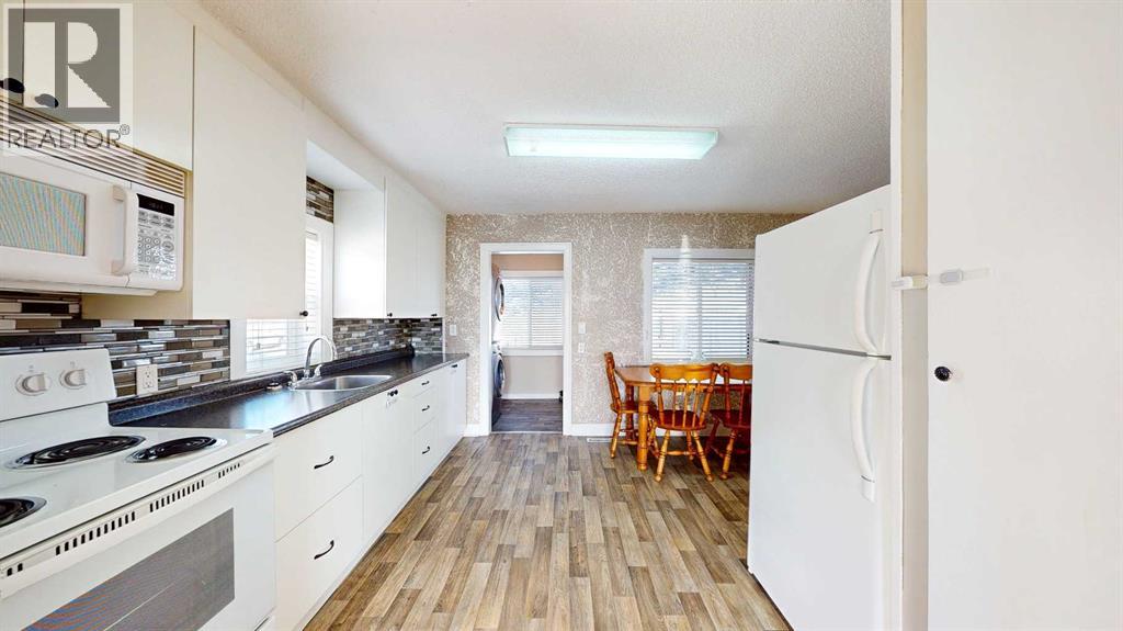 8 Railway Avenue E, Schuler, Alberta  T0J 3B0 - Photo 18 - A2274402