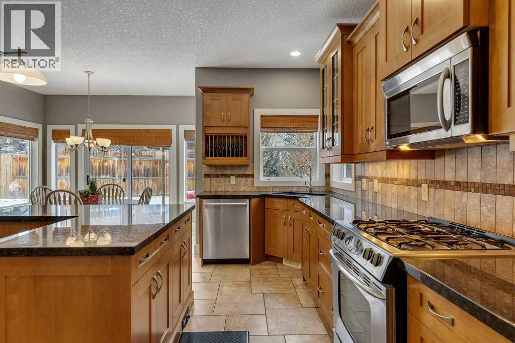 319 Valley Crest Court NW, Calgary, Alberta  T3B 5Y4 - Photo 18 - A2292677