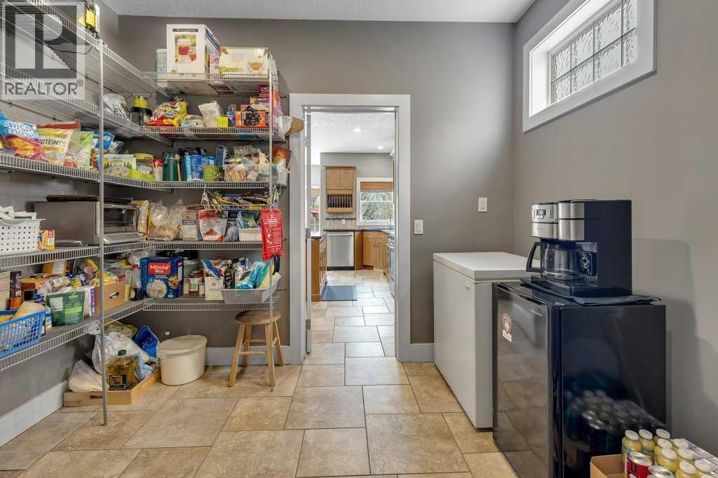 319 Valley Crest Court NW, Calgary, Alberta  T3B 5Y4 - Photo 8 - A2292677