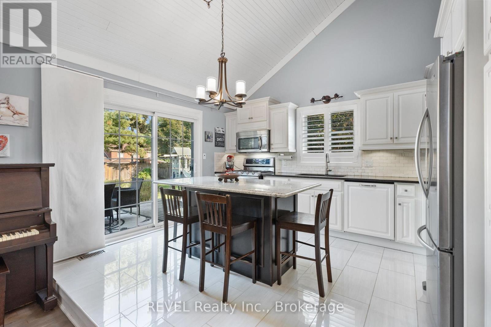 1 Spartan Court, St. Catharines (Martindale Pond), Ontario  L2N 7M5 - Photo 11 - X12910052