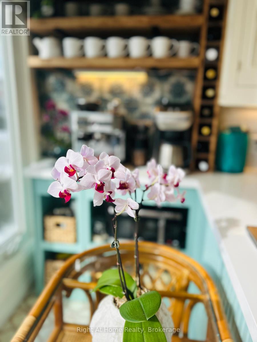 109 Brant Street, Oakville, Ontario  L6K 2Z7 - Photo 10 - W12910080