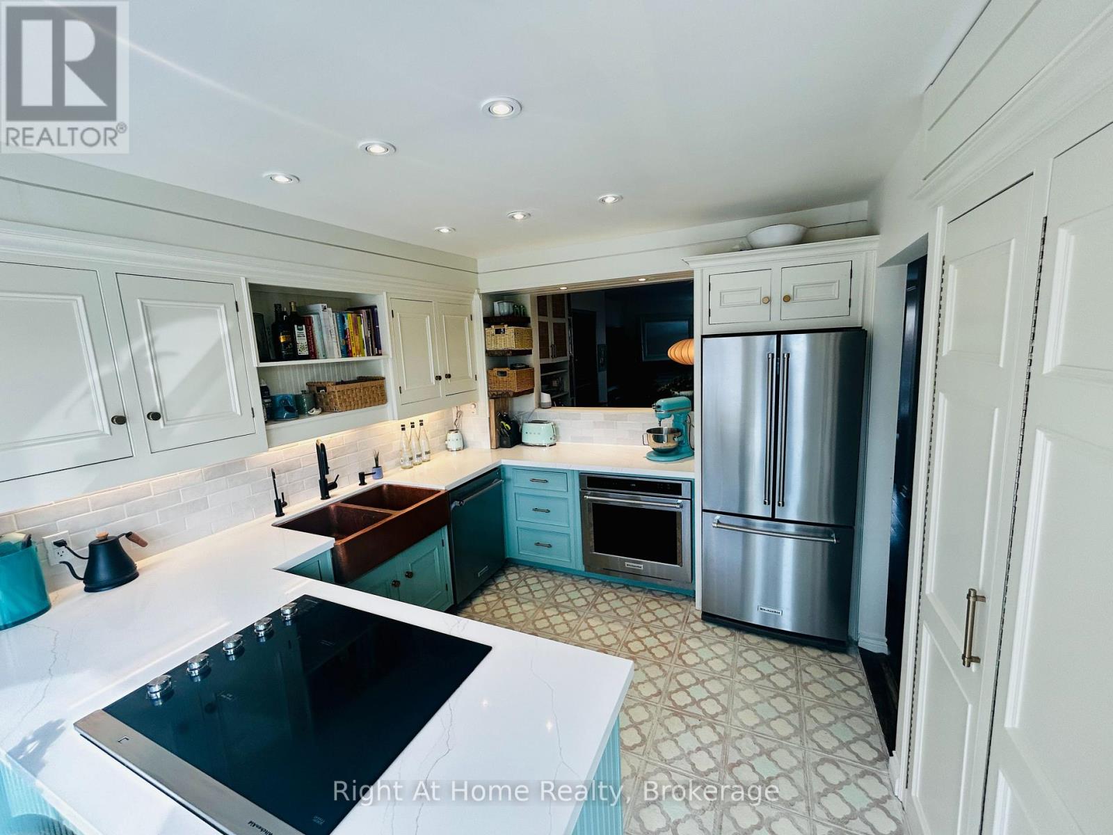 109 Brant Street, Oakville, Ontario  L6K 2Z7 - Photo 4 - W12910080