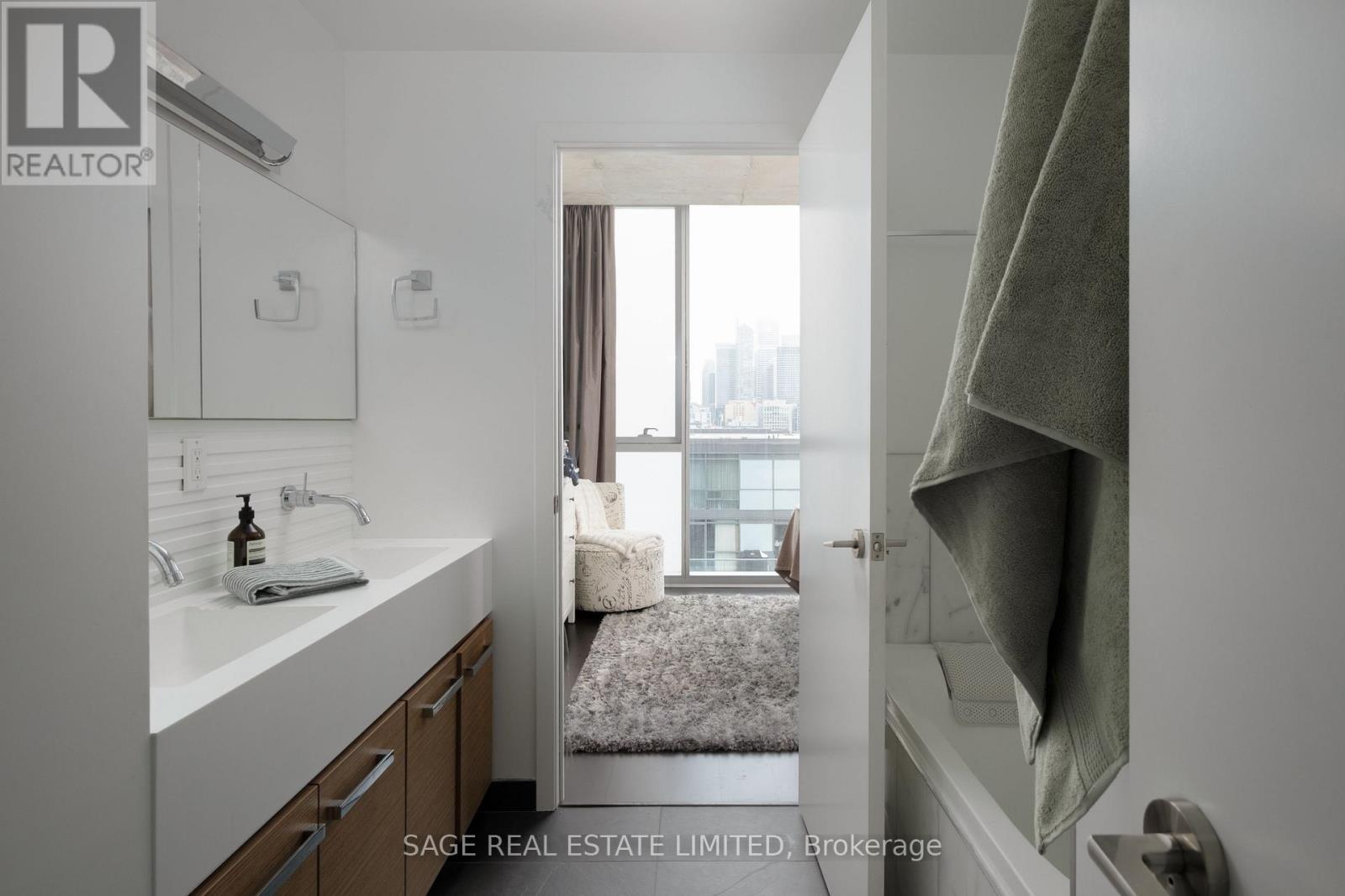 1301 - 552 Wellington Street W, Toronto, Ontario  M5V 2V5 - Photo 16 - C12909900