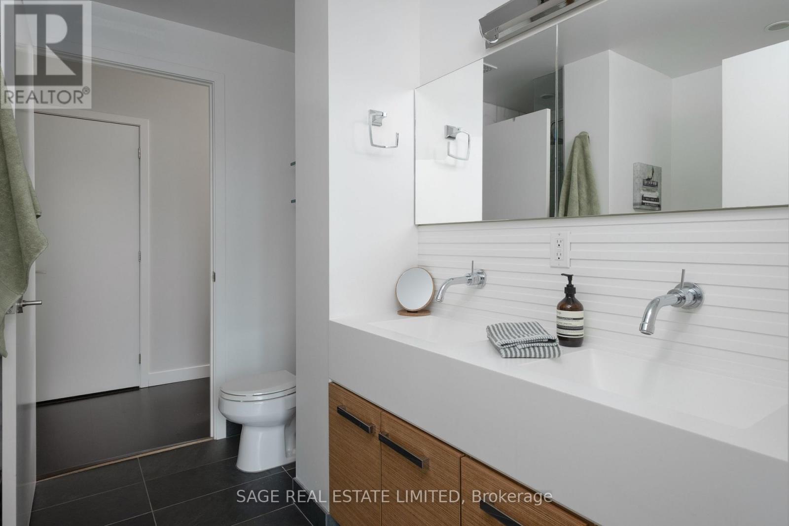 1301 - 552 Wellington Street W, Toronto, Ontario  M5V 2V5 - Photo 19 - C12909900