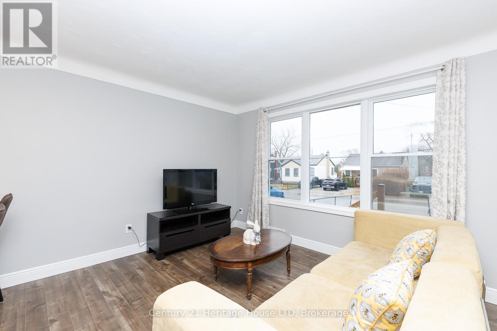 21 Keele Street, St. Catharines, Ontario  L2T 1M8 - Photo 11 - X12906016