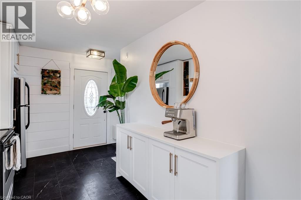 624 Burgess Avenue, Hamilton, Ontario  L8H 6H9 - Photo 2 - 40814186