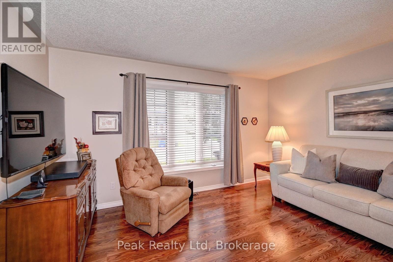 176 Wesley Crescent, Woolwich, Ontario N2J 4G8 - Photo 10 - X12909952