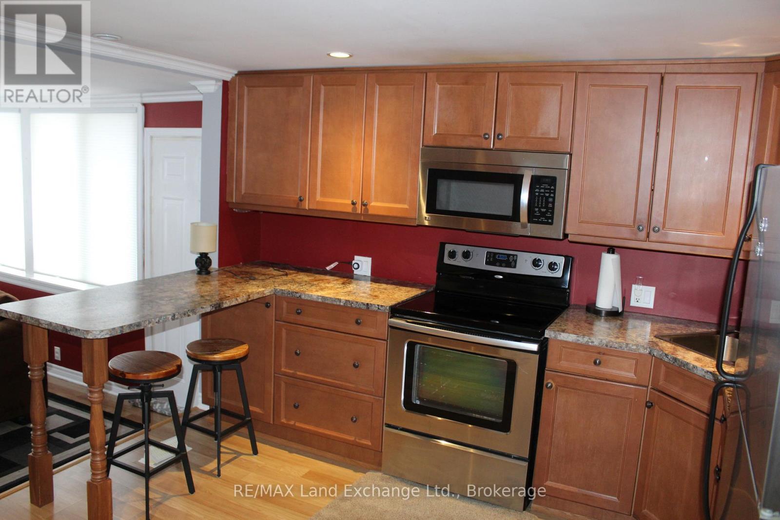 317 Nelson Street, Kincardine, Ontario  N2Z 1X7 - Photo 5 - X12910042