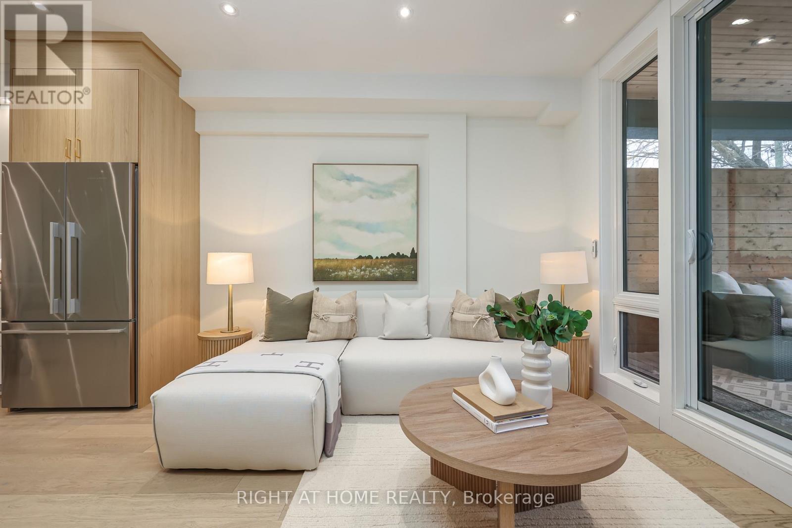 193 Winnett Avenue, Toronto, Ontario  M6C 3L8 - Photo 13 - C12909966