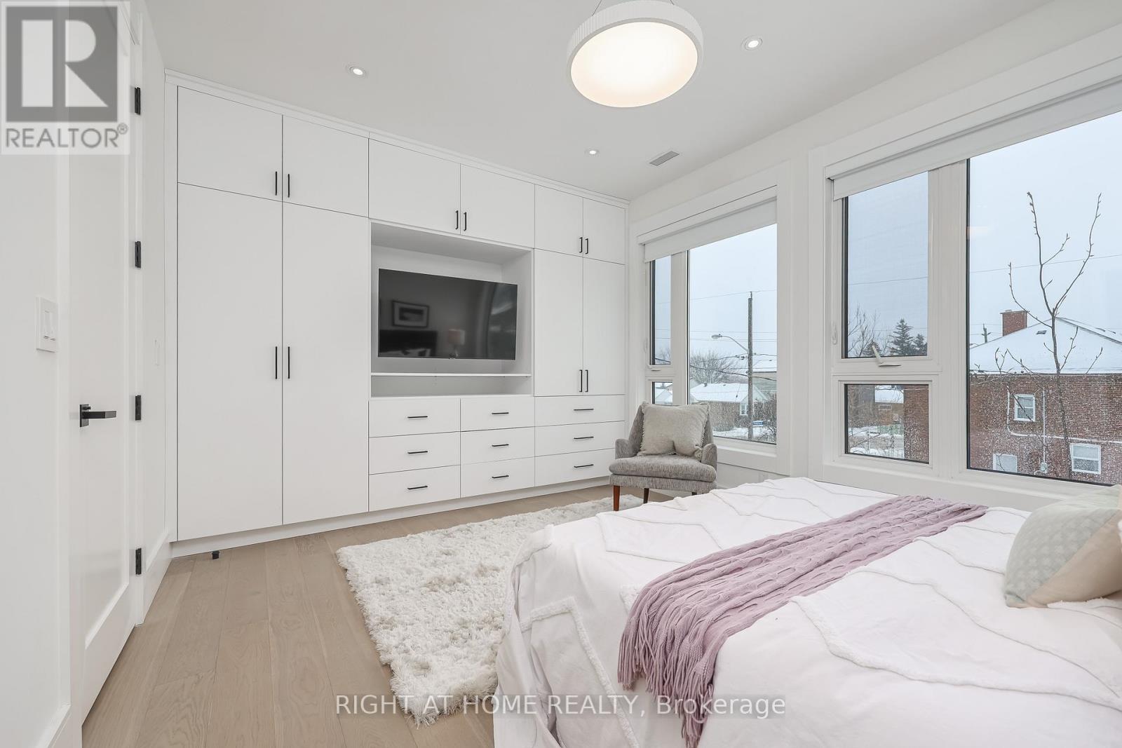 193 Winnett Avenue, Toronto, Ontario  M6C 3L8 - Photo 20 - C12909966