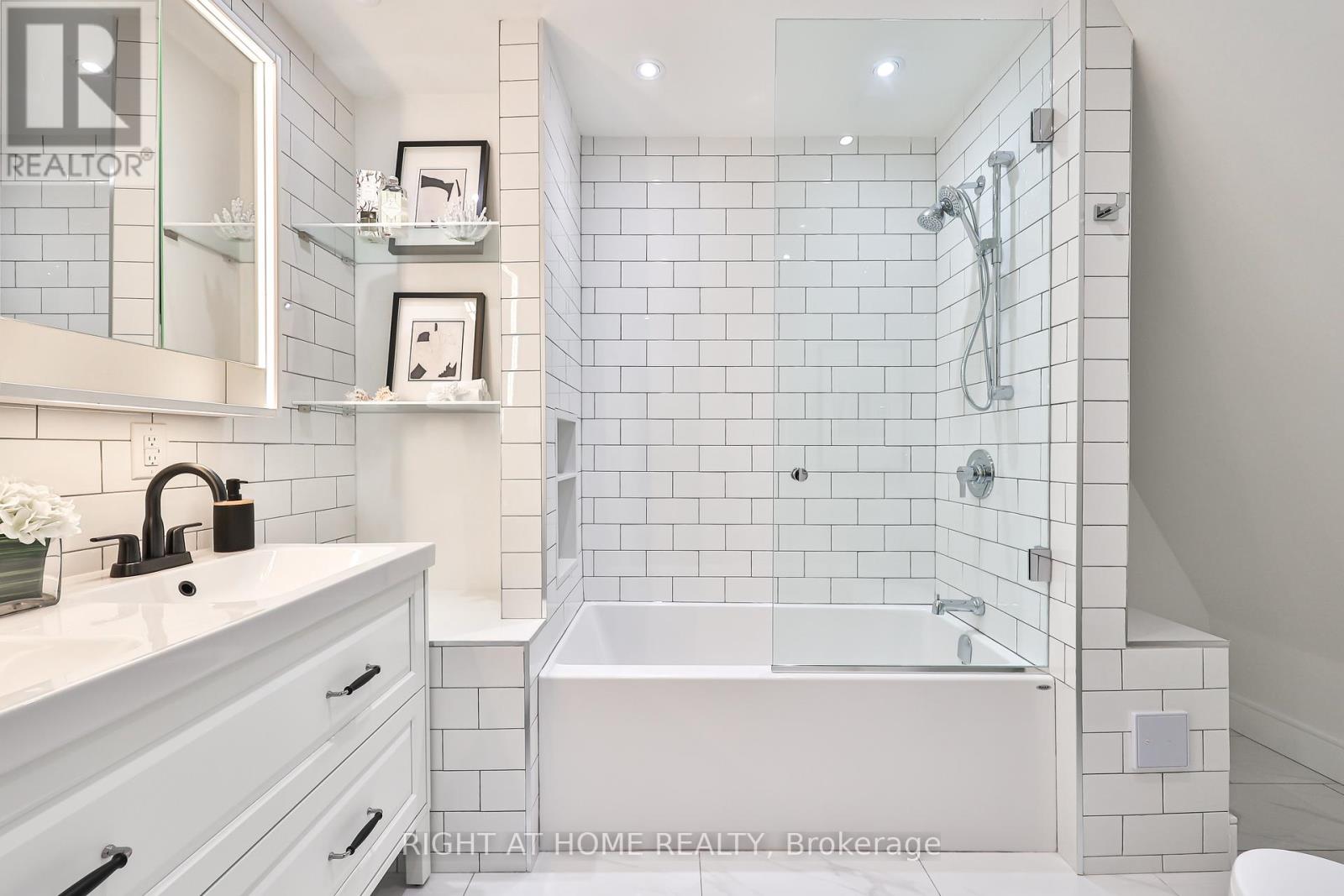 193 Winnett Avenue, Toronto, Ontario  M6C 3L8 - Photo 28 - C12909966