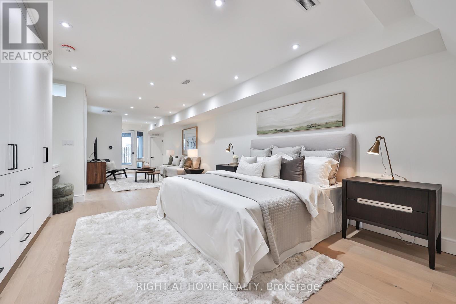 193 Winnett Avenue, Toronto, Ontario  M6C 3L8 - Photo 32 - C12909966