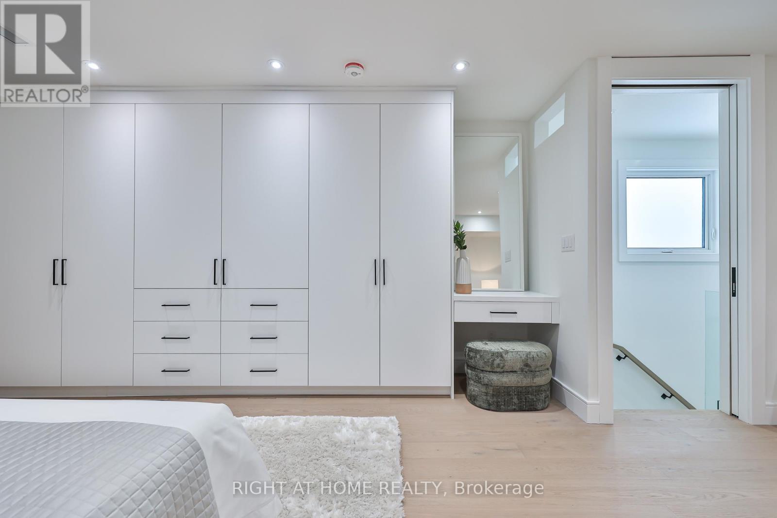 193 Winnett Avenue, Toronto, Ontario  M6C 3L8 - Photo 33 - C12909966