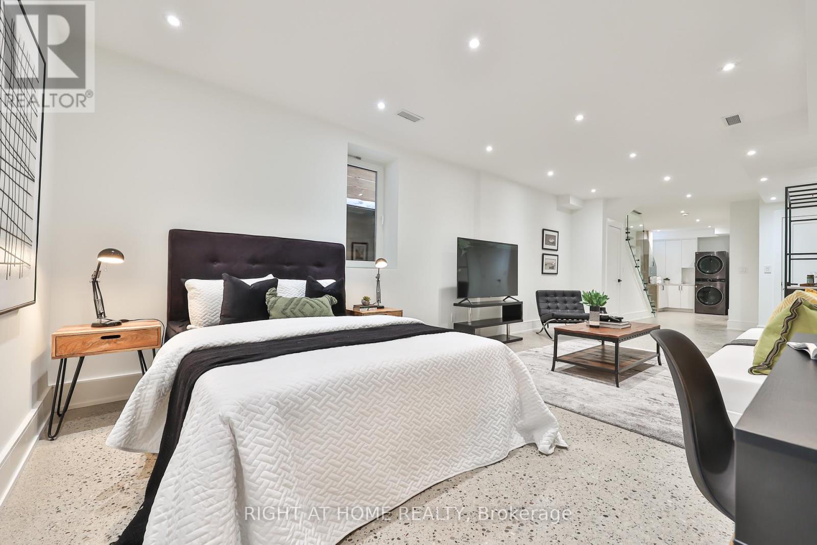 193 Winnett Avenue, Toronto, Ontario  M6C 3L8 - Photo 41 - C12909966