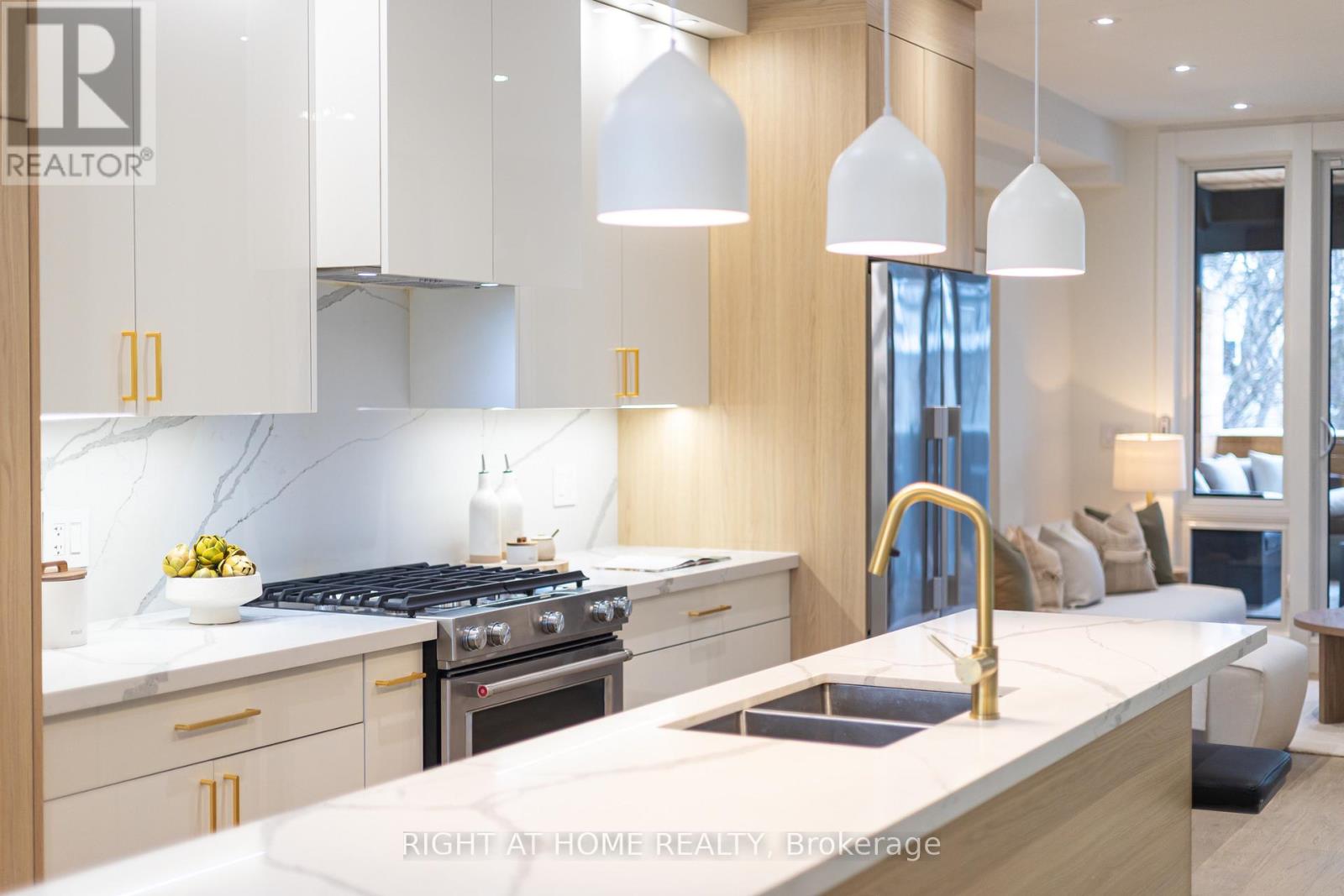 193 Winnett Avenue, Toronto, Ontario  M6C 3L8 - Photo 9 - C12909966