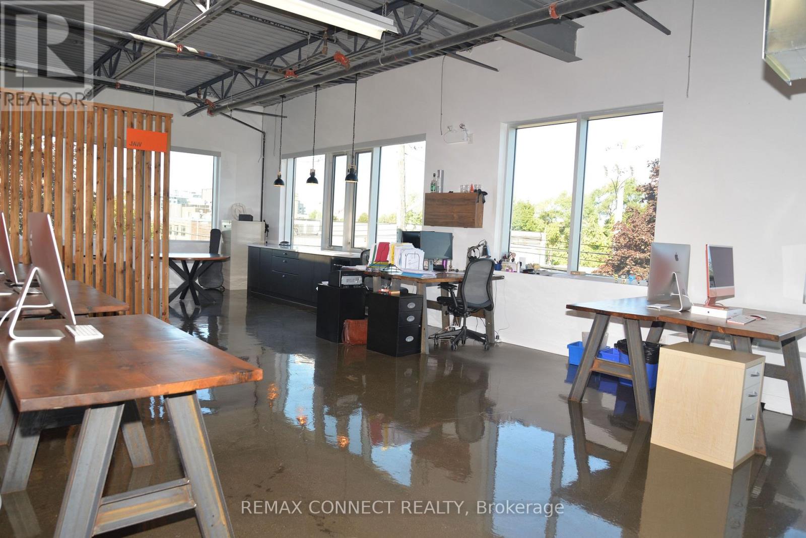 208 - 41 Industrial Street, Toronto (Thorncliffe Park), Ontario  M4G 2H5 - Photo 7 - C12910014