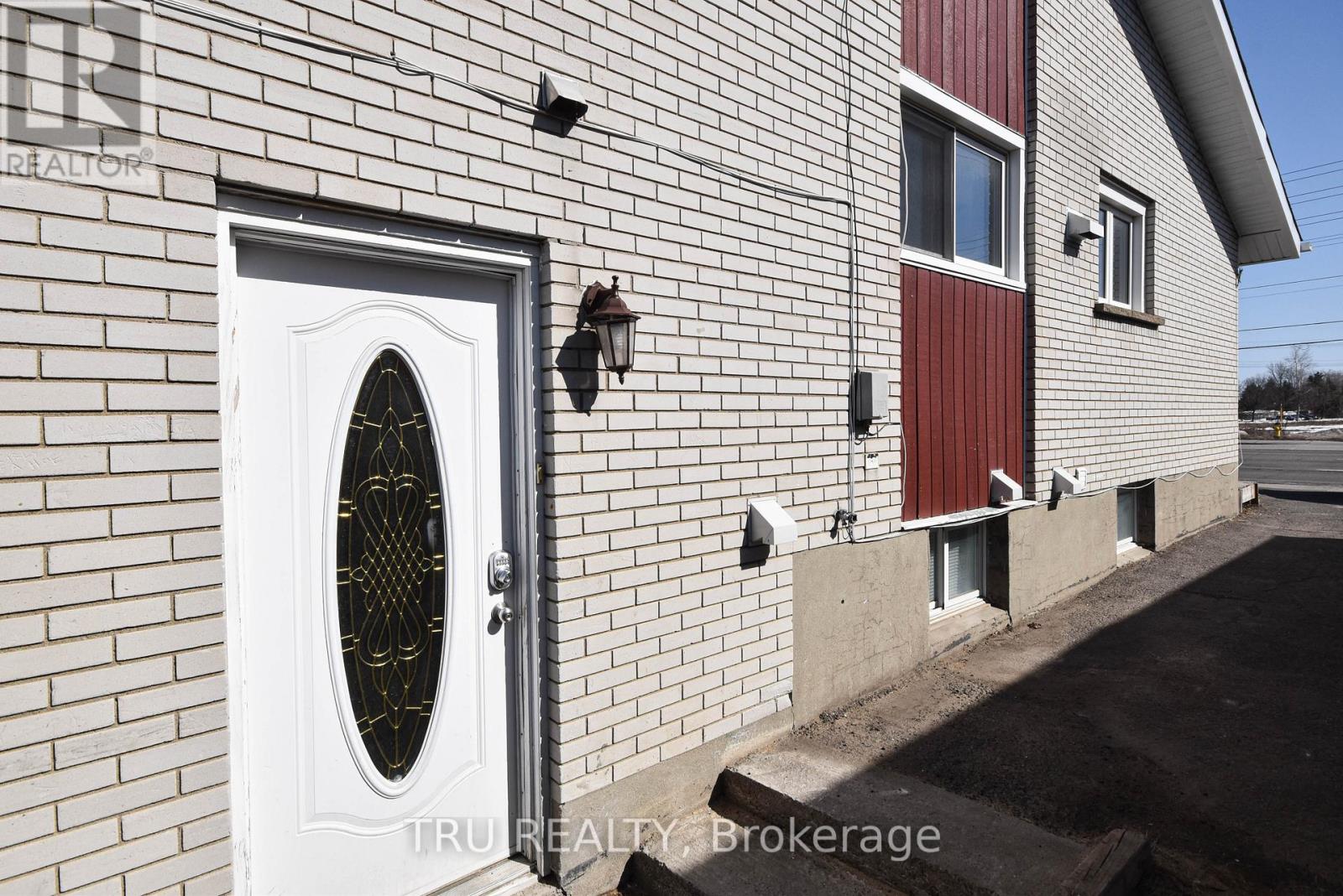 1847 Walkley Road, Ottawa, Ontario  K1H 6X9 - Photo 2 - X12909936